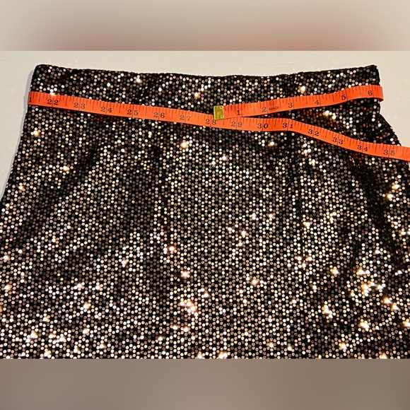 Glow effect sequence skirt, Mini with a slit - Picture 13 of 16